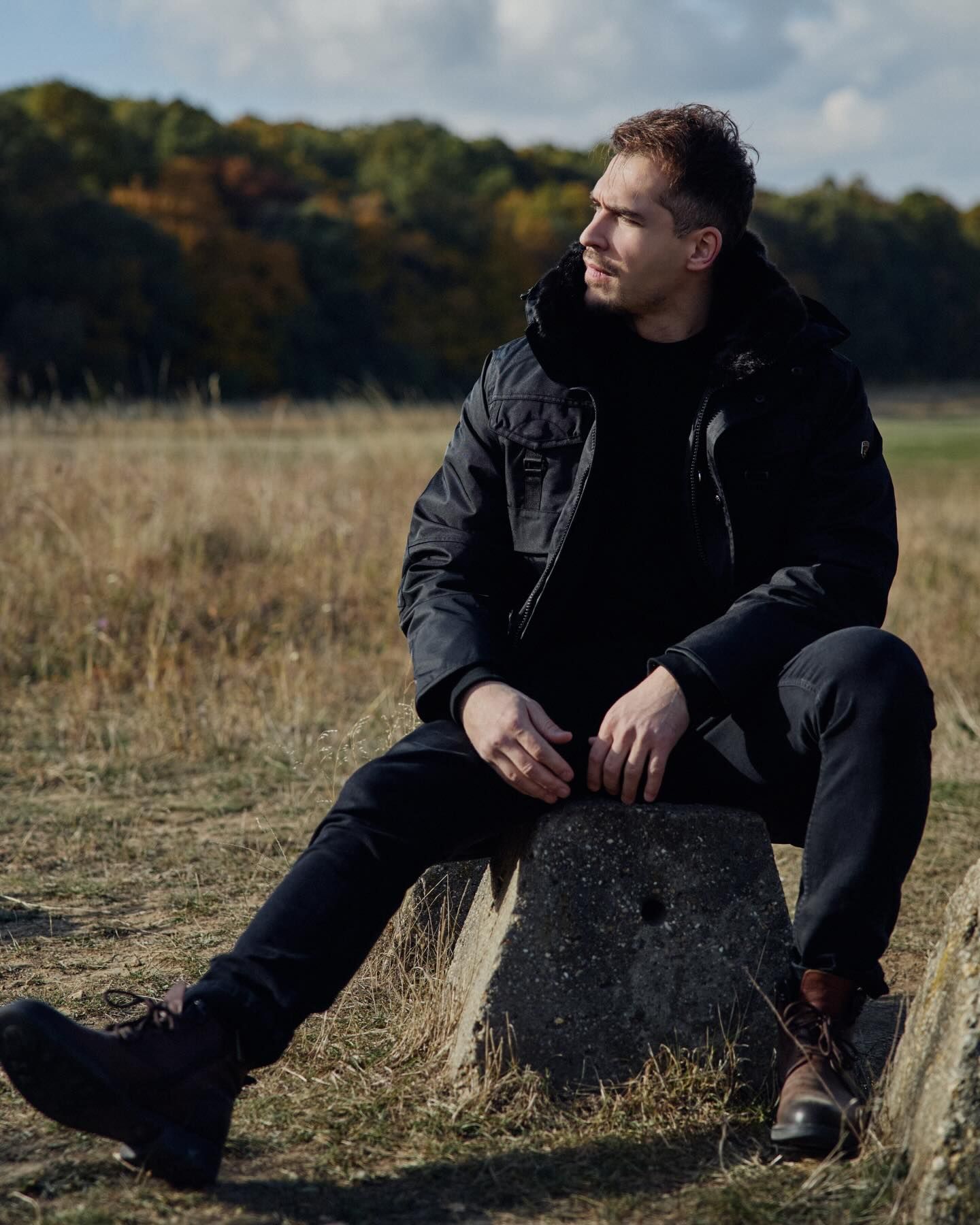 Inovativní materiály, vodoodpudivý povrch a teplá, pohodlná podšívka. To vše bez kompromisů. Vyber si bundu, která vyniká stylem i výkonem. #Wellensteyn #ZimniBunda #ZimniStyl #NovaKolekce  #panskamoda