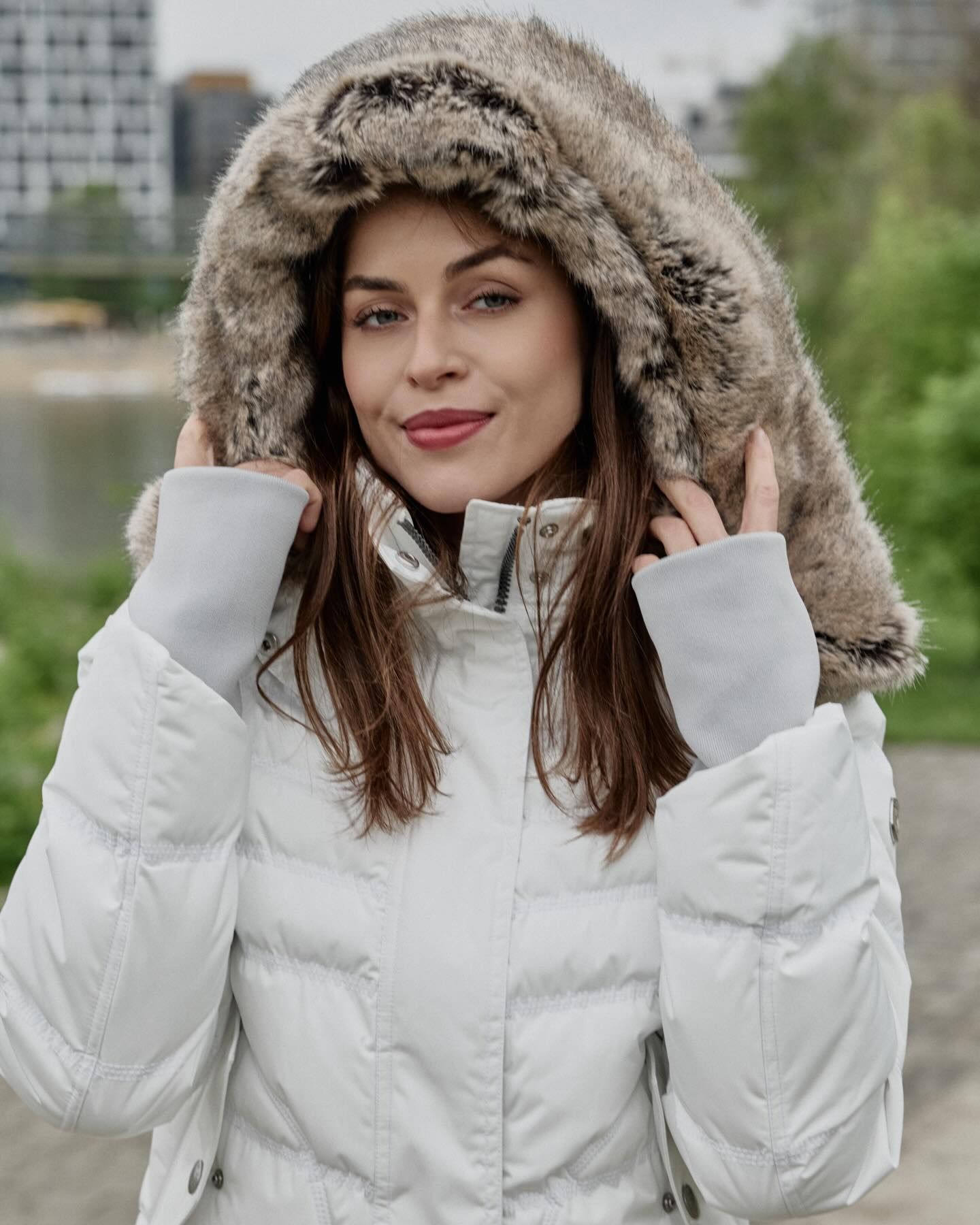 Dokonalý stav sezónu za sezónou Pečlivě doma čistěte své oblíbené kousky, aby si dlouhodobě zachovaly svůj tvar, barvu a funkčnost. 🫧 Důležité pokyny: – Perte naruby, v šetrném programu na 30 °C. – Nepoužívejte aviváž, kapsle ani bělidlo. – Umělé kožešinové doplňky vždy odejměte a perte ručně. – Nepoužívejte sušičku. – Sušte na vzdušném místě, naležato. – K výrazným barvám použijte savé ubrousky proti pouštění barev. #wellensteyn #wellensteyncesko #móda #oblečení #outfit #fashion #womensfashion #mensfashion #newseason #newcollection #zimnimoda