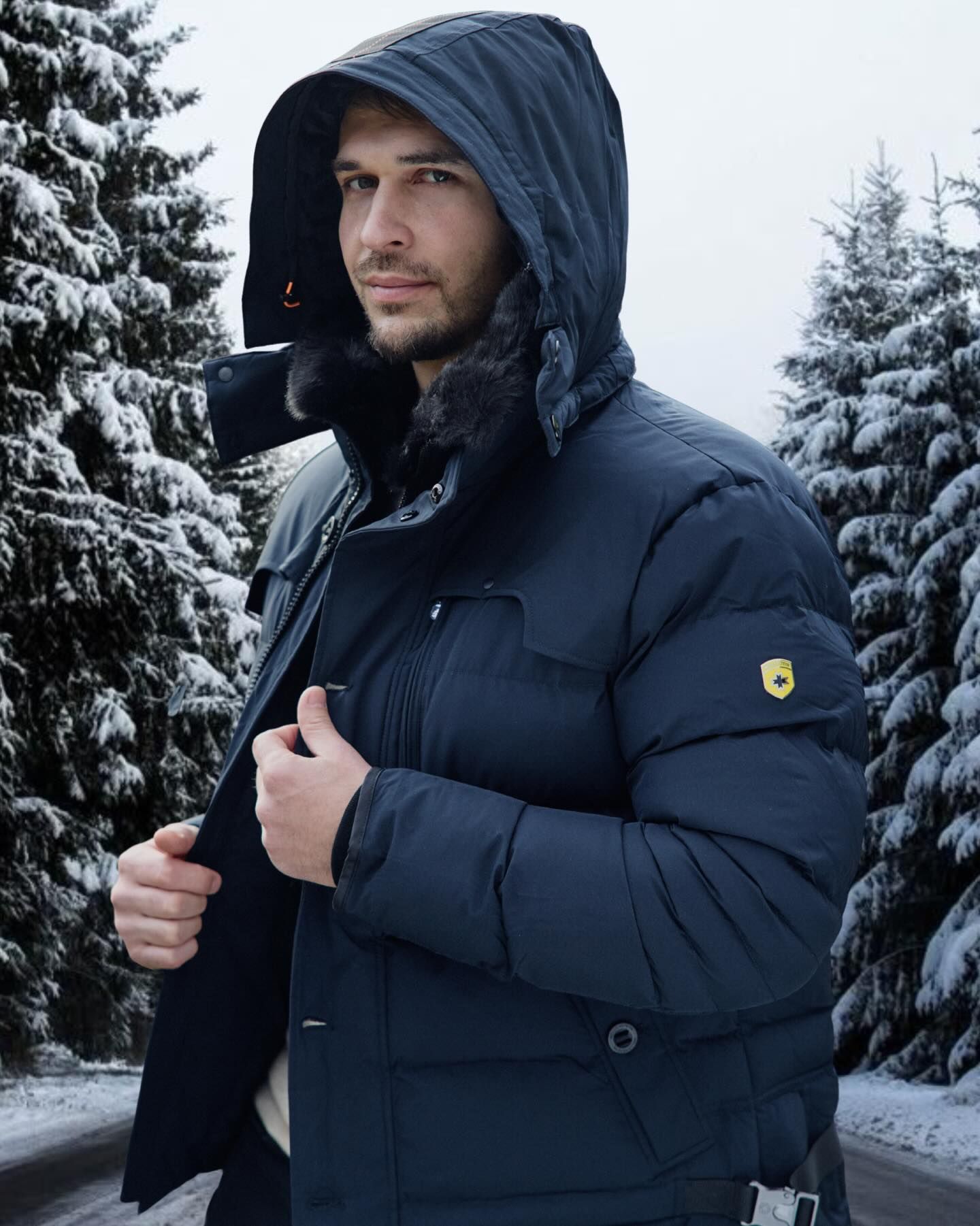 Starstream je jednou z nejspolehlivějších bund do chladných dnů. Její silná podšívka a měkký vnitřní materiál poskytují maximální pohodlí, zatímco stylový a nadčasový vzhled zaručuje elegantní vystupování. Velké kapsy, odnímatelná kapuce a nastavitelný pas zvyšují praktičnost, zatímco prémiové materiály se starají o dlouhou životnost. Dostupná je také pro muže a děti, takže otec a syn mohou vyrazit do zimy ve stejné bundě. #wellensteyn #wellensteyncesko #móda #oblečení #outfit #fashion #dámskámóda #pánskámóda #novásezóna #novákolekce #zimnímóda #zimníbunda #winterjacket